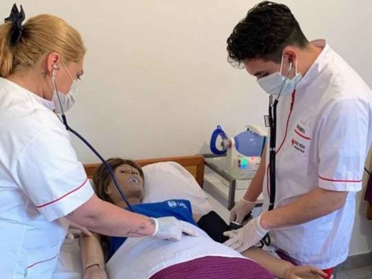 El acompañamiento de Fundación IRSA a la Cruz Roja Argentina a través de becas en Enfermería